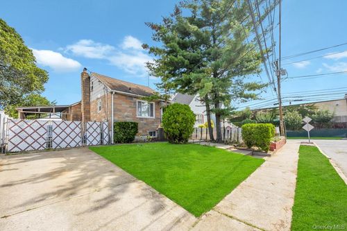 5 Park Pl, Hempstead, NY, 11550-4710 | Card Image