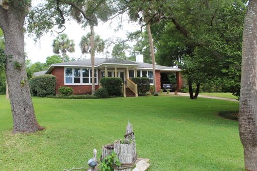 1183 N Bayshore Dr, Valparaiso, FL, 32580-1385 | Card Image