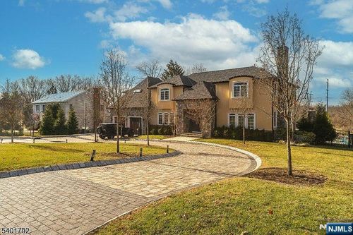 281 Beaufort Ave, Livingston, NJ, 07039-1008 | Card Image