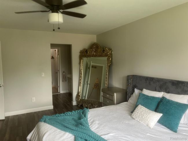 17540 Edward Cir, Condo with 2 bedrooms, 2 bathrooms and null parking in Clinton Twp MI | Image 18