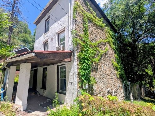 132 Leneake St, Turtle Creek, PA, 15145-1027 | Card Image