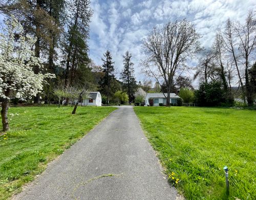 7015 Rogue River Hwy, Grants Pass, OR, 97527-4337 | Card Image