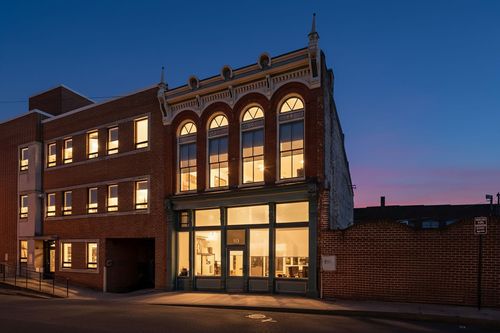 111 S Augusta St, STAUNTON, VA, 24401-4223 | Card Image