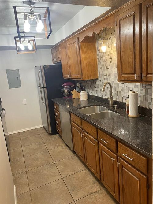 apt-205-11120 Stratford Dr, Oklahoma City, OK, 73120-7241 | Card Image