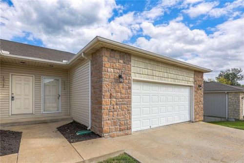 10514 E 45th Ter, Kansas City, MO, 64133-7803 | Card Image