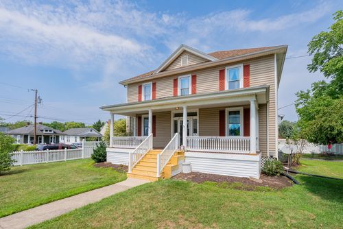 409 8th St, WAYNESBORO, VA, 22980-5018 | Card Image