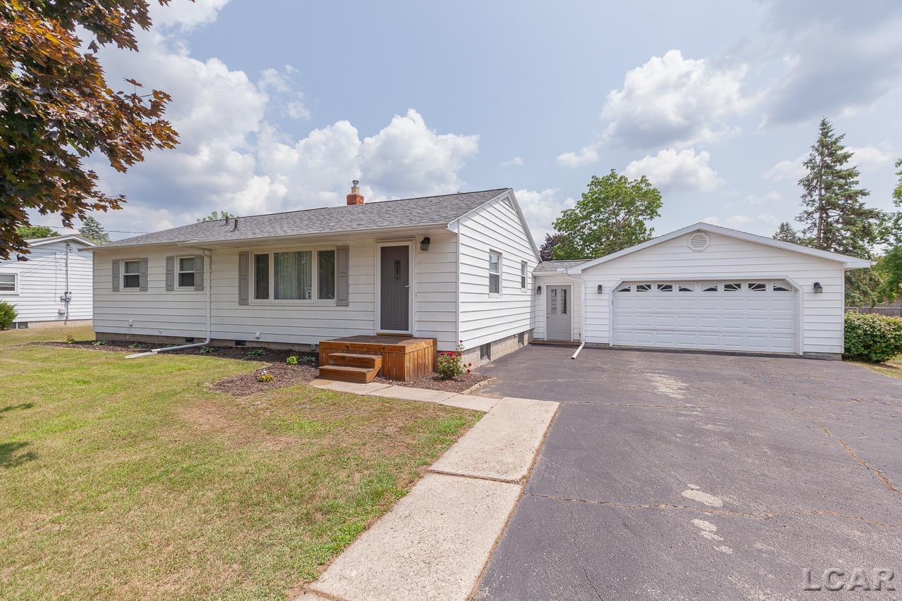 Elmwood Dr, Adrian, MI 49221