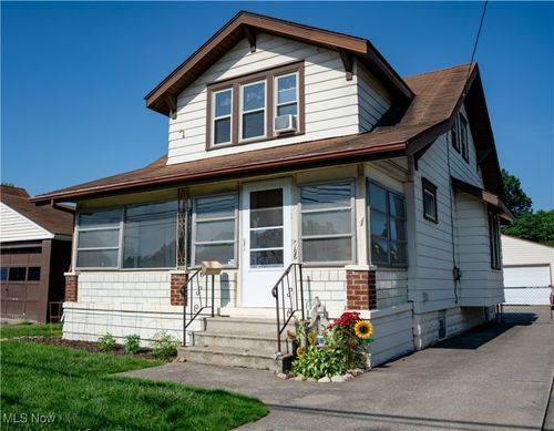 196 31st St Sw, Barberton, OH, 44203-7658 | Card Image