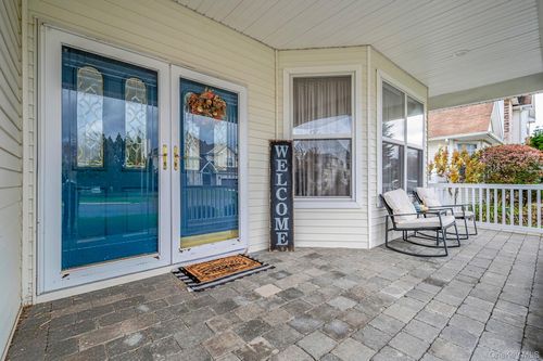 76 Blueberry Ridge Dr, Holtsville, NY, 11742-2553 | Card Image