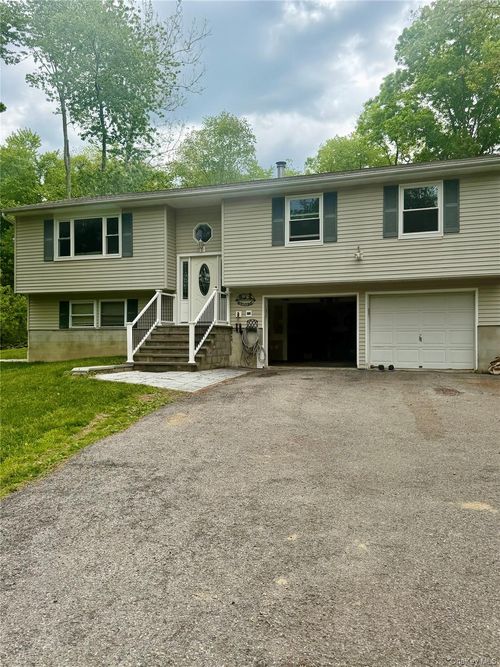 46 Rogers Rd, Hyde Park, NY, 12538-2938 | Card Image