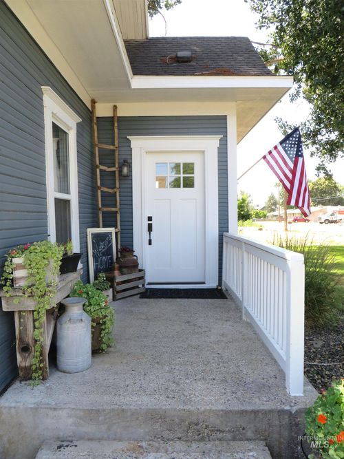 421 S 12th St, Payette, ID, 83661-3359 | Card Image