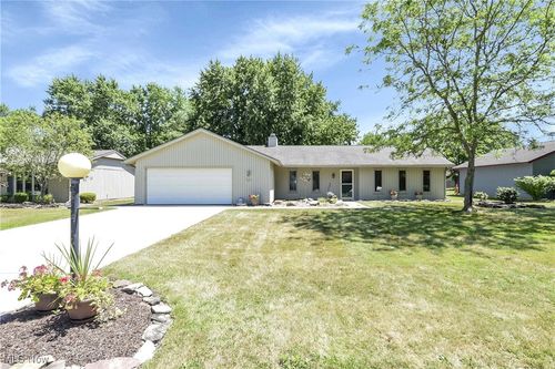 9741 Pebble Brook Ln, Strongsville, OH, 44149-2122 | Card Image