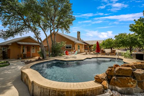 160 Antler Falls Run, Comfort, TX, 78013-5526 | Card Image