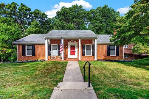 1215 Pinehurst Rd, STAUNTON, VA, 24401-1860 | Card Image