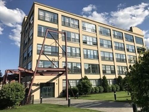 202-21 Illinois St, Worcester, MA, 01610-1680 | Card Image