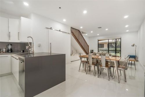 2-4204 Vineyard Cir, Weston, FL, 33332-2152 | Card Image