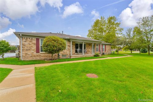 48679 Aberdeen Ct, Shelby Township, MI, 48315-4284 | Card Image