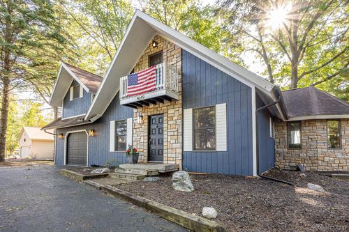 4649 Queens Way, Gladwin, MI, 48624-8200 | Card Image