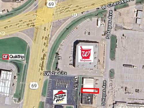306 S Hayes Ave, Wagoner, OK, 74467-5551 | Card Image