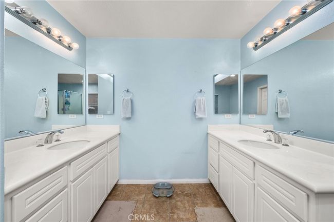 Primary Bathroom with Dual Vanities | Image 23