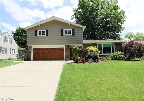 7329 Nethersole Dr, Middleburg Heights, OH, 44130-5447 | Card Image