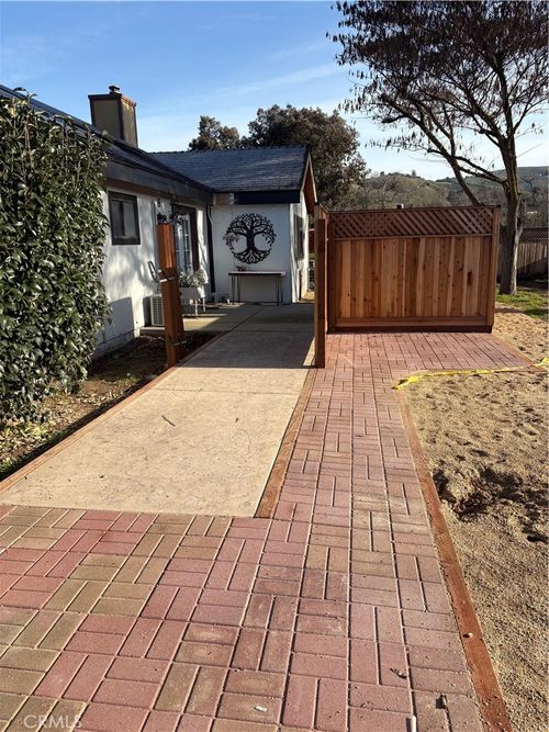 7825 Aurora Rd, Atascadero, CA, 93422-4740 | Card Image