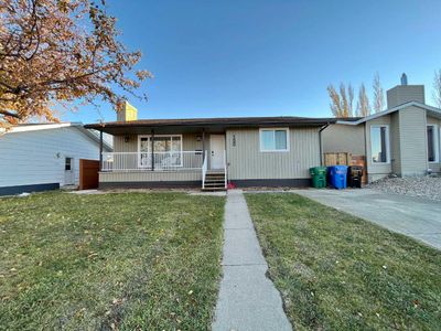 150 Oxford Rd W, House detached with 5 bedrooms, 2 bathrooms and 3 parking in Lethbridge AB | Image 2