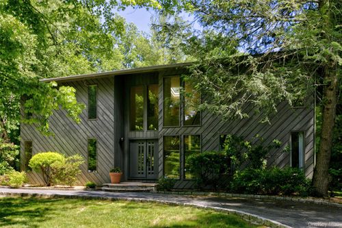 1 Sassi Dr, Croton-On-Hudson, NY, 10520-1003 | Card Image