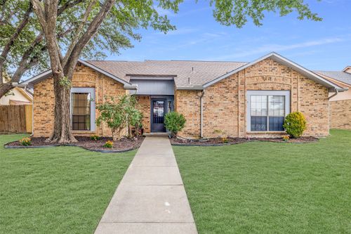 305 Hemlock Drive, Grand Prairie, TX, 75052 | Card Image