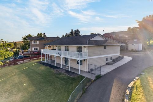 934 W Riverside Ave, Sunnyside, WA, 98944-9672 | Card Image