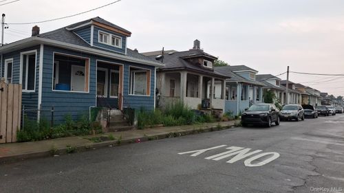 194 Beach 25th St, Far Rockaway, NY, 11691-2204 | Card Image