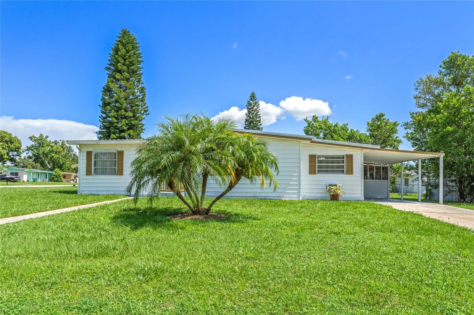 Renton St, Deltona, FL 32725