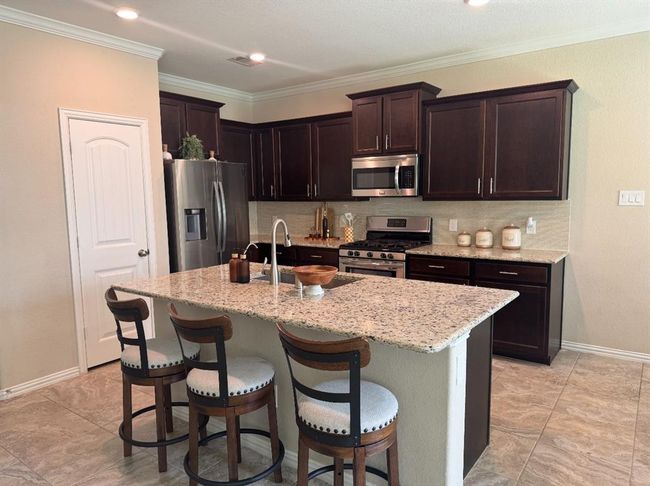 718 S Chamfer Way, House other with 4 bedrooms, 3 bathrooms and 3 parking in Crosby TX | Image 6