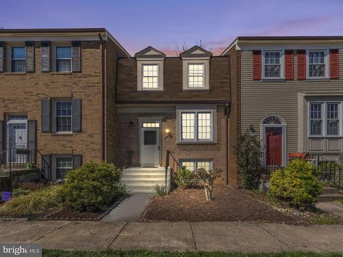 8638 Dellway Ln, VIENNA, VA, 22180-7065 | Card Image