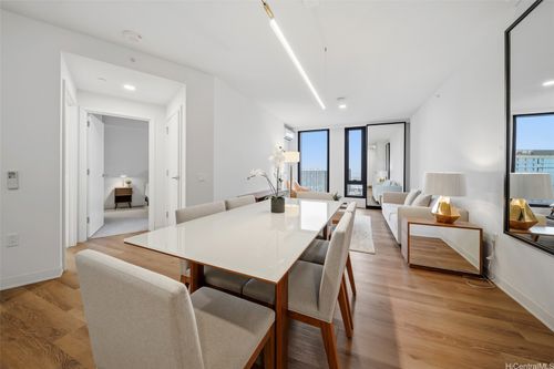 4013-987 Queen St, Honolulu, HI, 96814-4117 | Card Image