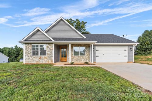 160 Tranquility Ln, Harmony, NC, 28634-9349 | Card Image