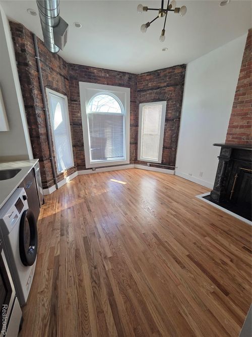 101-3143 Trumbull St, Detroit, MI, 48216-1276 | Card Image