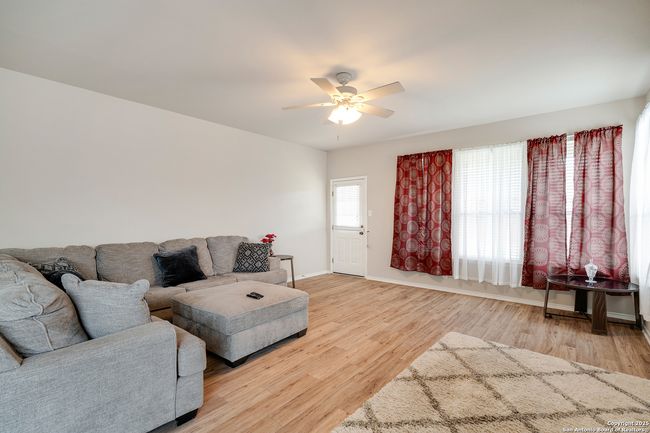 125 Wright Cv, House other with 3 bedrooms, 2 bathrooms and null parking in Cibolo TX | Image 8