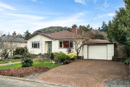 3411 St Matthew St, Victoria, BC, V8P4K4 | Card Image