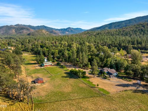 2076 Upper Applegate Rd, Jacksonville, OR, 97530-8958 | Card Image