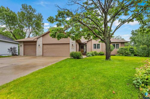 6700 W Snowberry Cir, Sioux Falls, SD, 57106-3348 | Card Image