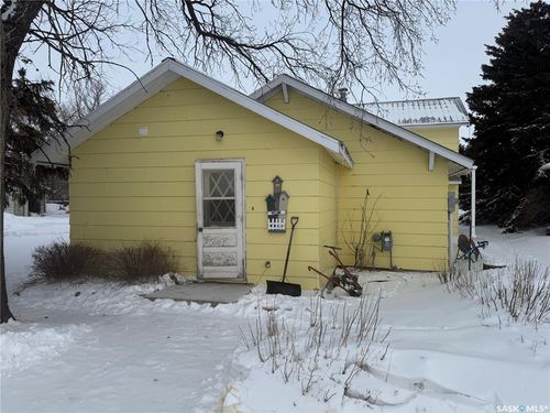 . Railway Ave, Gladmar, SK, S0C | Card Image
