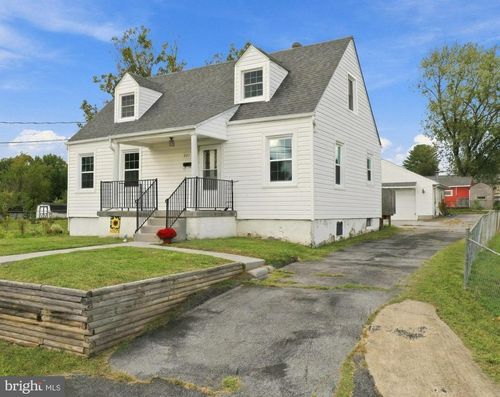 823 W 13th St, FRONT ROYAL, VA, 22630-2913 | Card Image