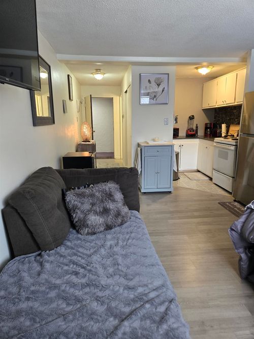 unit-6-2 Silvestri Cir, Derry, NH, 03038-1324 | Card Image