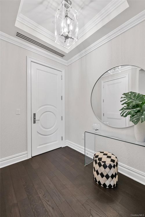 unit-5114-5000 Royal Ct, North Hills, NY, 11040-2643 | Card Image