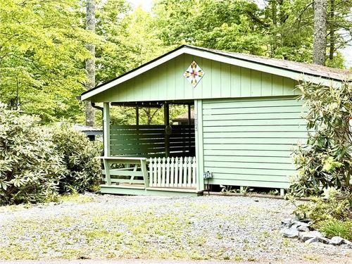 124 Whispering Pine Loop, Newland, NC, 28657-8134 | Card Image