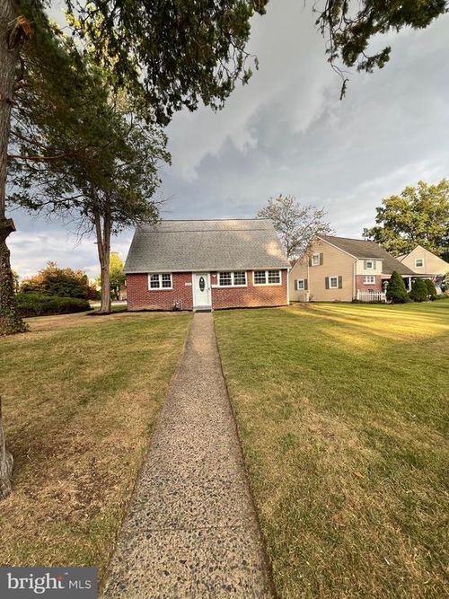 810 Quince Ln, SECANE, PA, 19018-3318 | Card Image