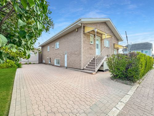 {{alt}} | Card Image