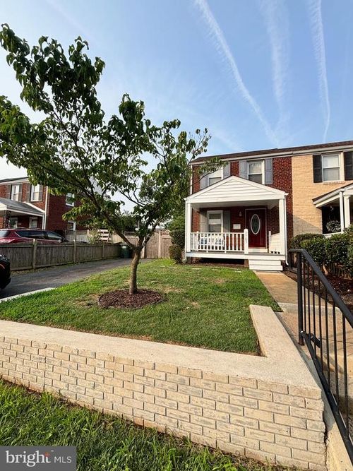 2705 Fort Dr, ALEXANDRIA, VA, 22303-1322 | Card Image