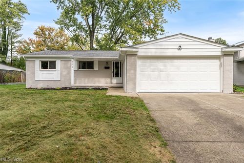 270 Michigan Ave, Elyria, OH, 44035-7162 | Card Image